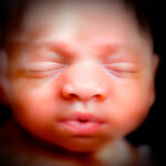 Imagen de bebé de 29 semanas de gestación con IA.